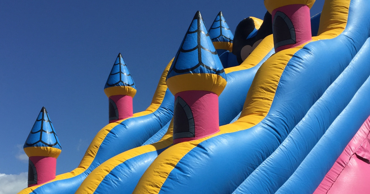 Fiesta con hinchables infantiles